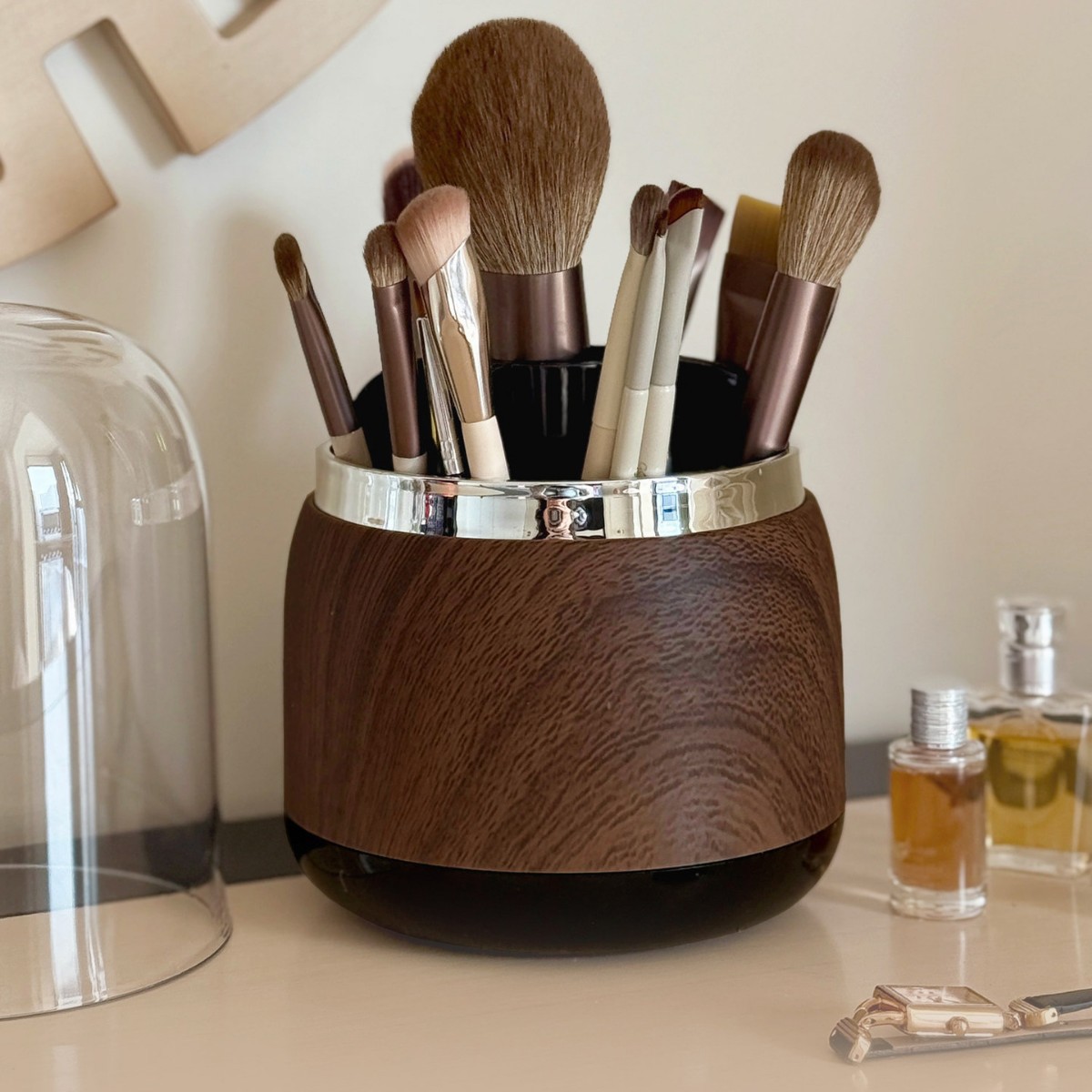 Elegancki, poręczny pojemnik n – Luxury Skincare And Makeup Brands recenzja i cena
